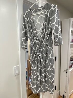 Baby be mine gray patterned robe